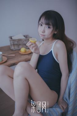 美女尿尿